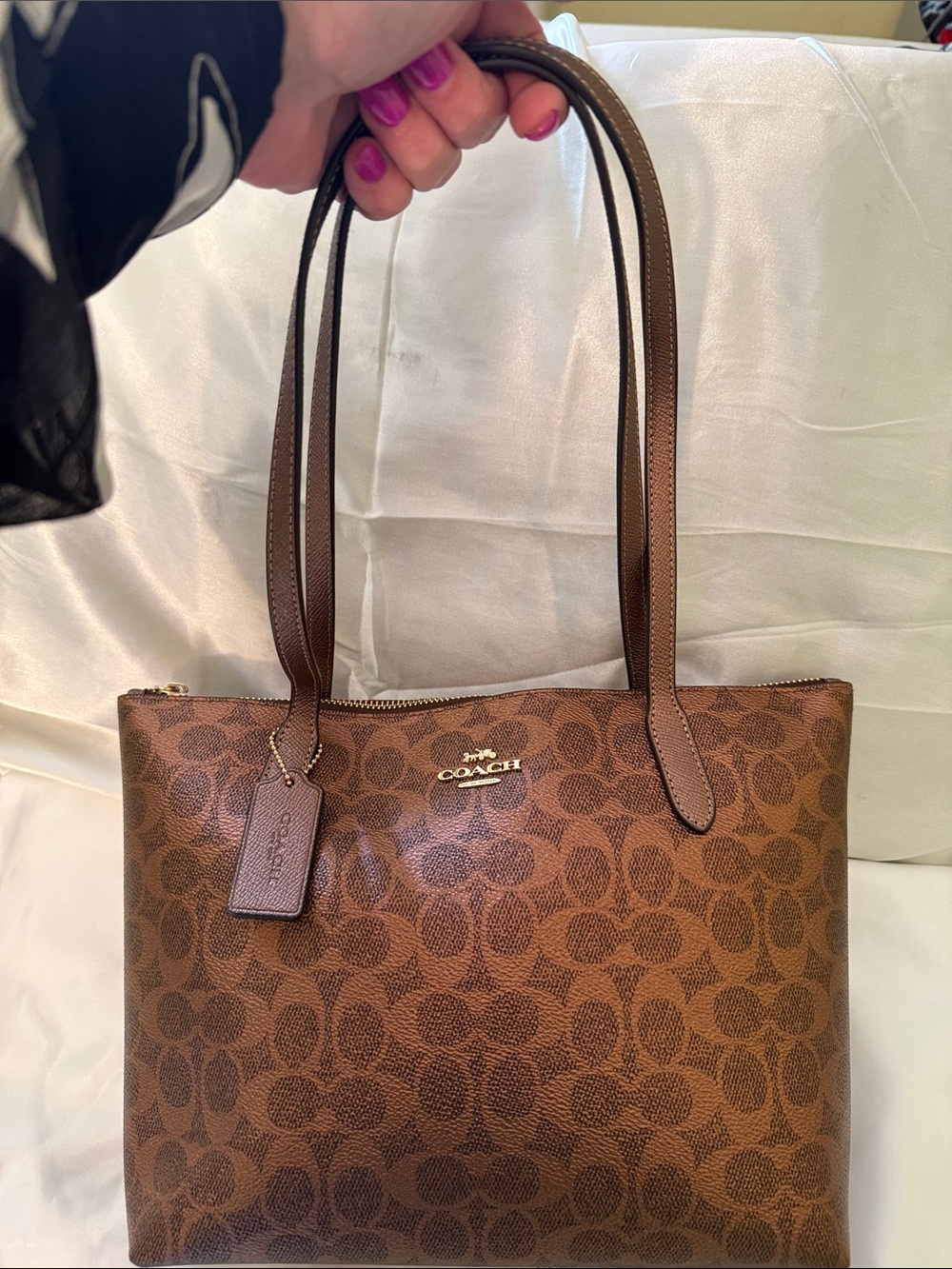 🤎Coach NWT Copper Brown Signature Metallic Fiona Zip Tote with Gold Hardware - Picture 8 of 9